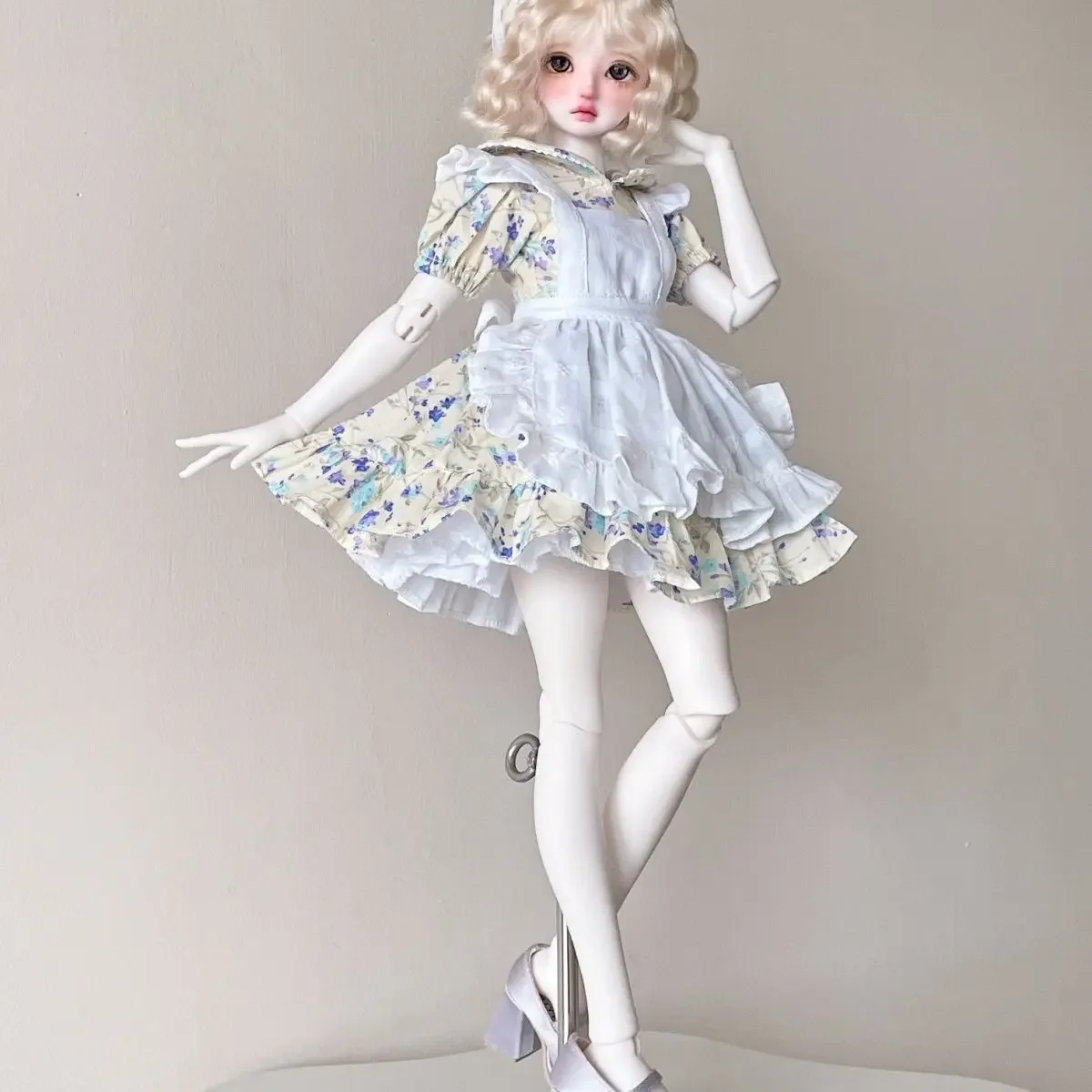 1/4 poppenkleding pak voor 45 cm bjd pop (buste 19 cm) rok + schort + rok ondersteuning + hoofddoek speelgoed aankleedpop accessoires, geen pop