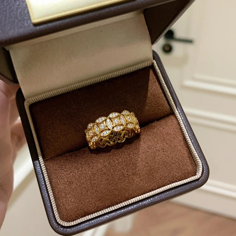 Vintage Full Diamond Circle Hollow out copper coin rings for women Exquisite Luxury High End Ring Opening Party Jewelry Gifts