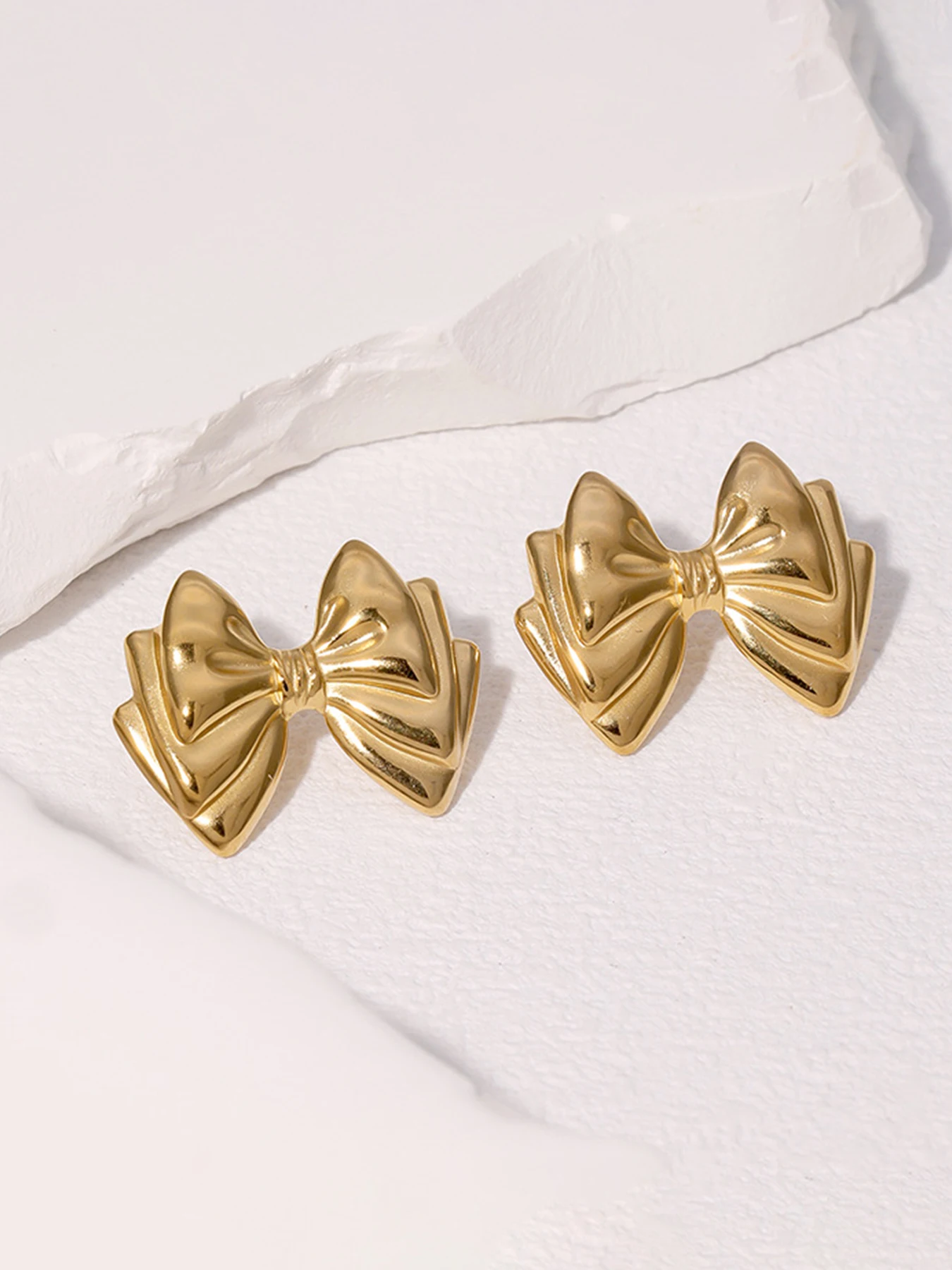 

Cute Bowknot Stud Earrings, High-End Simple Versatile Stainless Steel Asymmetrical Design, Sexy Style for All Seasons