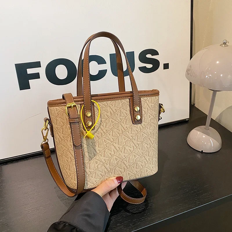 

2025 New! Women Retro Printed Portable Bucket Bag Niche Design Fashionable Commuter Shoulder Messenger Bag with Adjustable Strap
