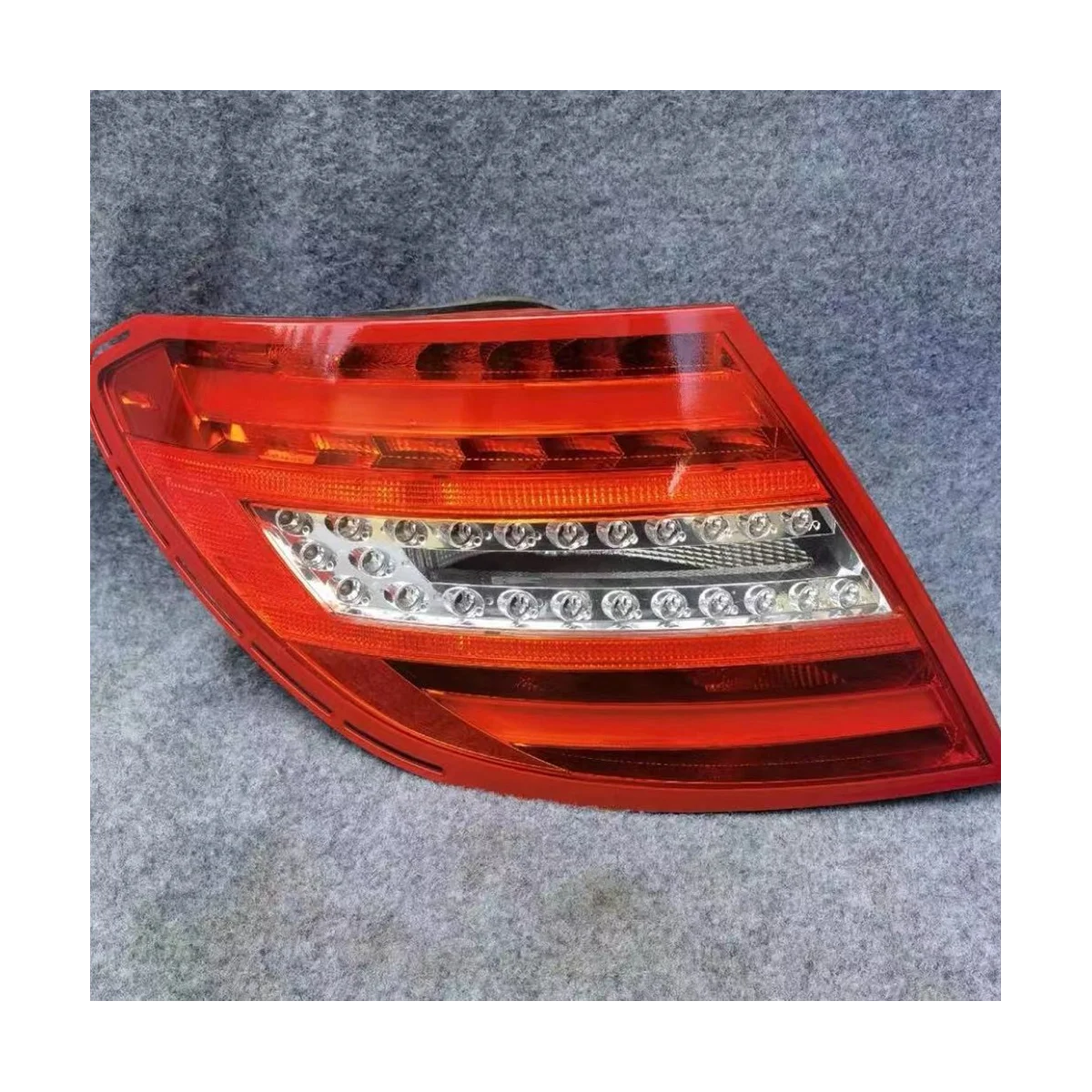 Car Combined Tail Light (LH) for Mercedes-Benz C-Class W204 C204 2007-2014 Rear Brake Light 2049060203 A2049060203