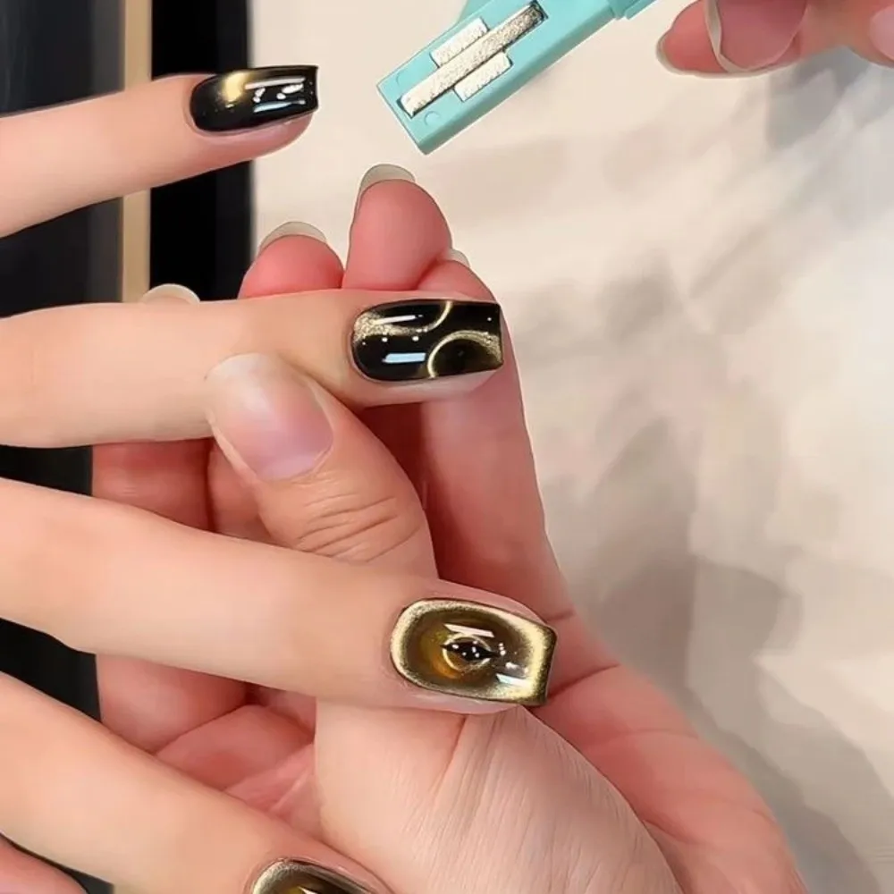 

3-in-1 Cat Eye Nail Art Stick Multifunctional DIY Nail Art Magnetic Pen 3D Circular Diagonal Effect