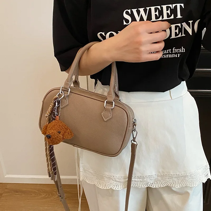 

Stylish and Simple Portable Small Bag Women's 2025 Commuter Foreign Style Shoulder Messenger Bag Solid Color Popular Feather Bag