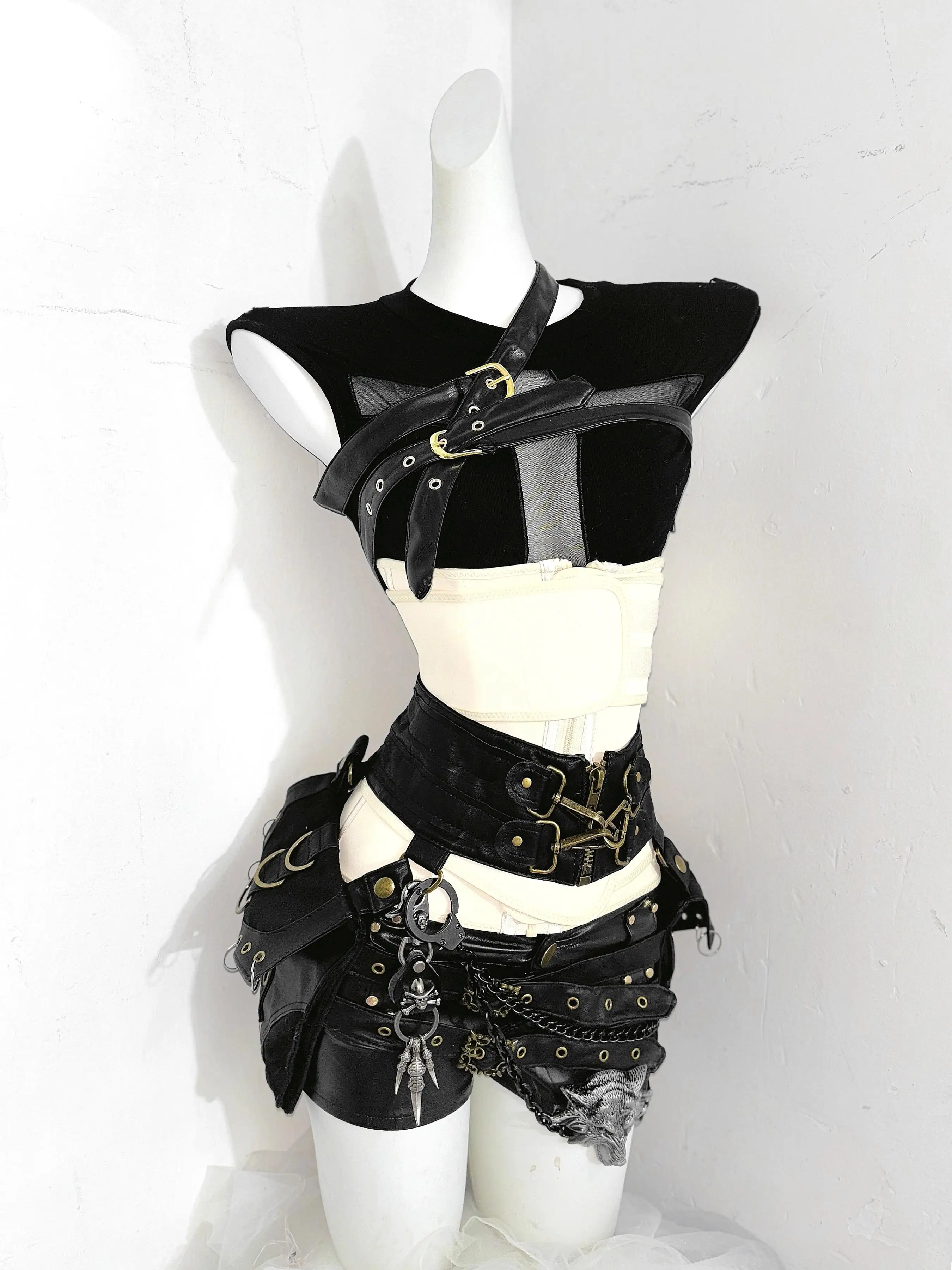 

TDH Original Subculture Готическая футболка без рукавов с перекрестной нашивкой, майка и пояс из искусственной кожи, супер шорты с поясом, сексуальный комплект из 2 предметов в стиле панк