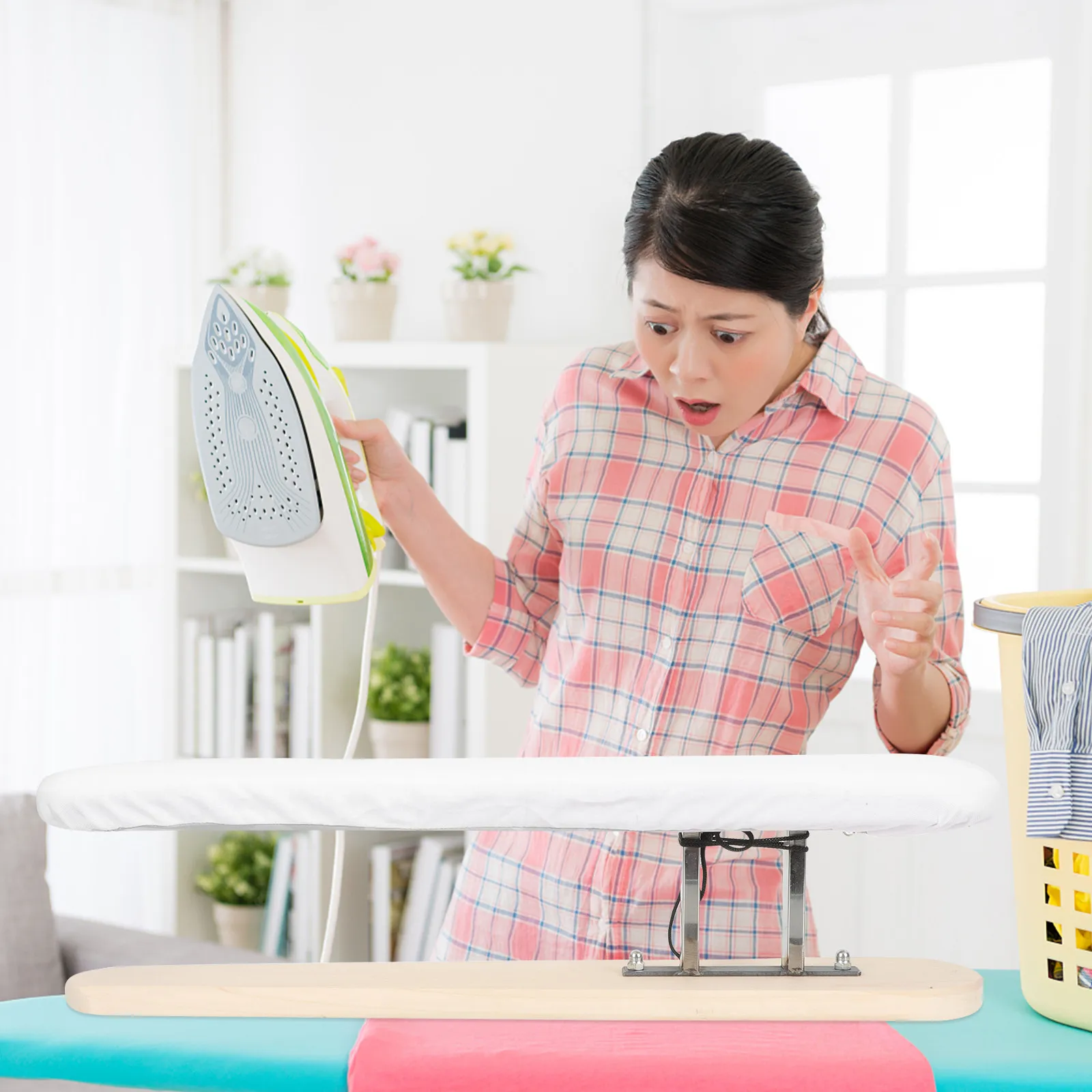 

Компактная настольная гладильная доска с деревянной рамой и прочным тканевым покрытием для рубашек, манжет, воротников. Портативная гладильная подставка для дома.