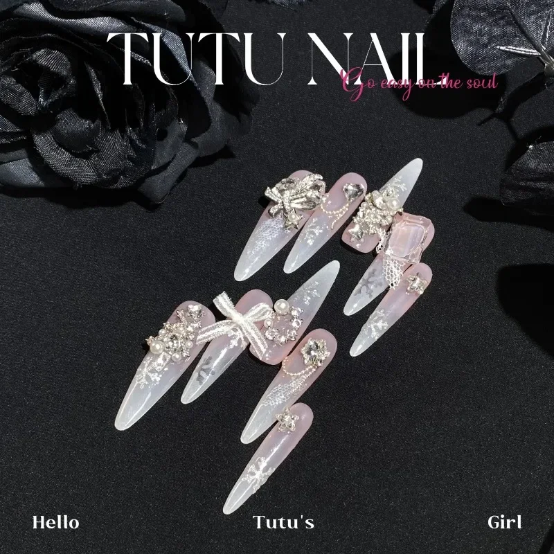 [Winter Love Song] Handmade armor heavy industry nude lace autumn and winter snowflake new year white