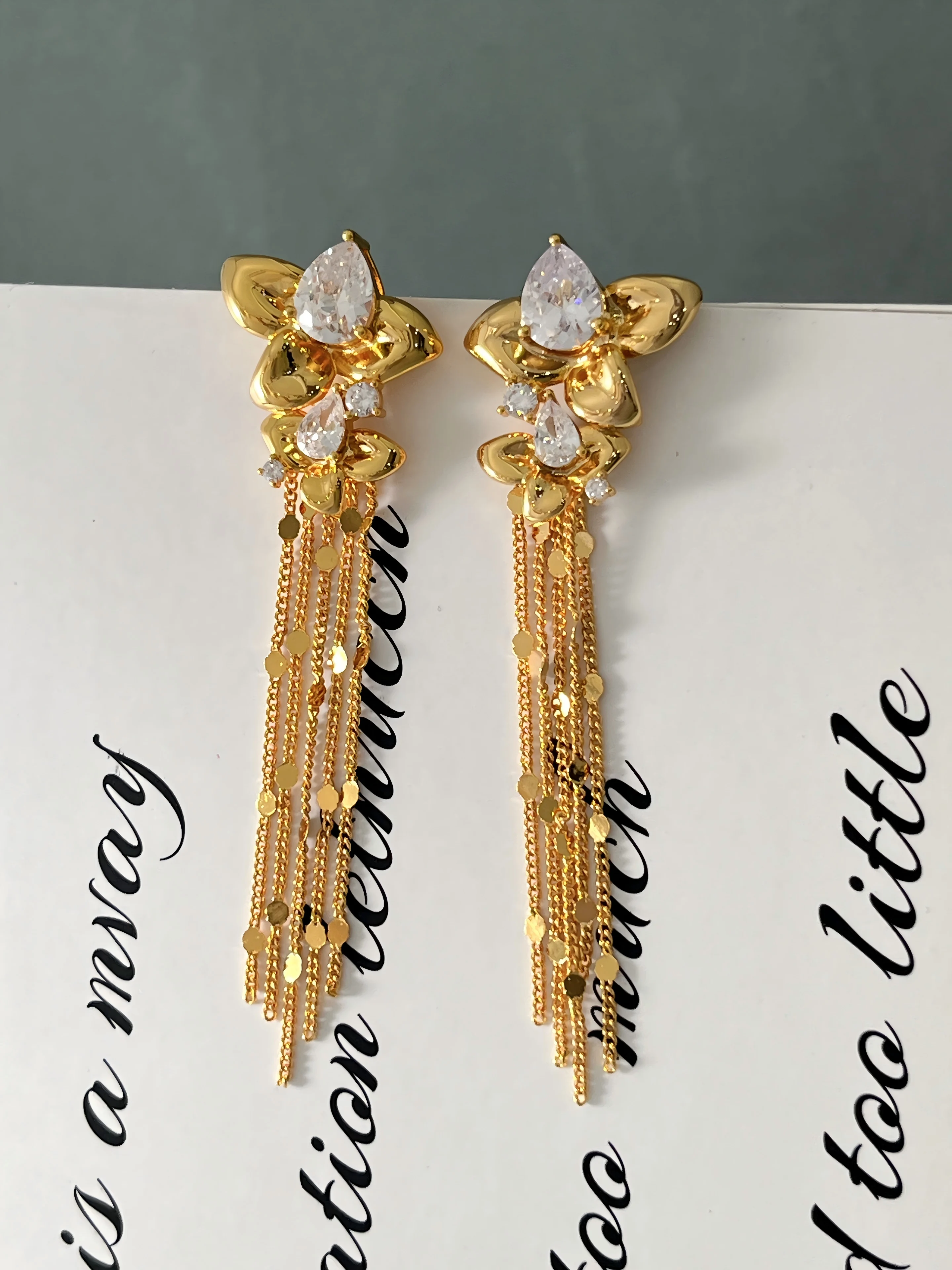 

Cross-border New Arrival: Trendy Camellia Long Fringe Earrings with Elegant Flair Versatile Everyday Commuter Jewelry
