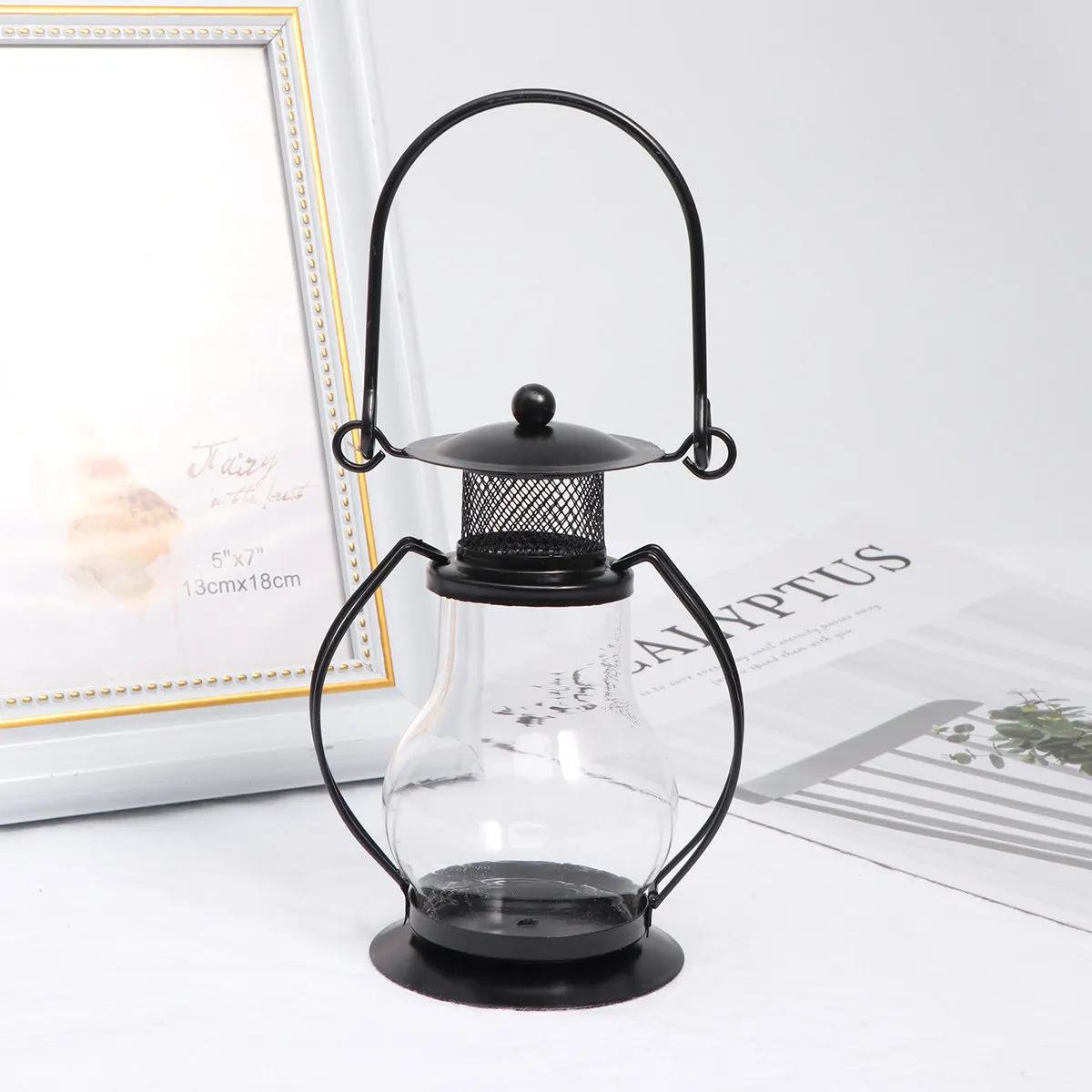 Iron Candlestick Retro Design with Ergonomic Handle Portable Home Office Store Decoration Beautiful Metal Candlestick Ornament