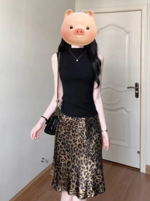 

Retro Style Unique Beautiful Leopard Print Halter Neck Top And Skirt Two Piece Set Elegant Complete Outfit Ootd Summer 2026