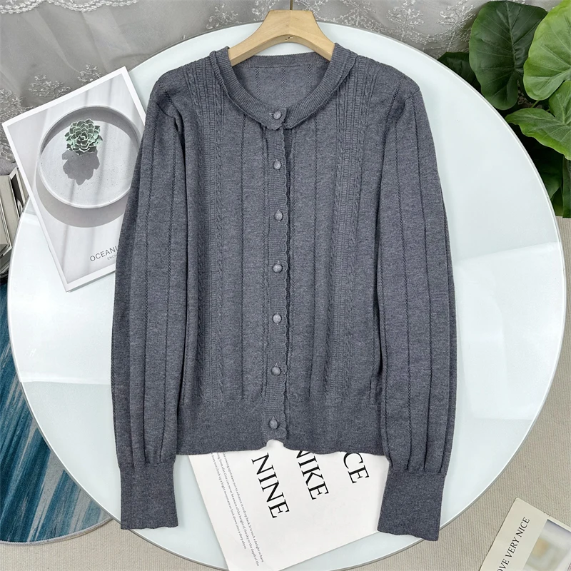 

Повседневный вязаный джемпер с длинным рукавом, круглым вырезом и одной пуговицей, новый стиль 2025 года, осенняя коллекция Zhi3900, трикотаж для женщин, простой дизайн