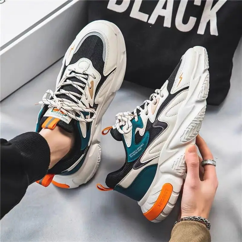 Oddychająca siateczka męskie buty sportowe 2023 lato nowy trend wszechstronny wzrost białych buty dla taty do biegania