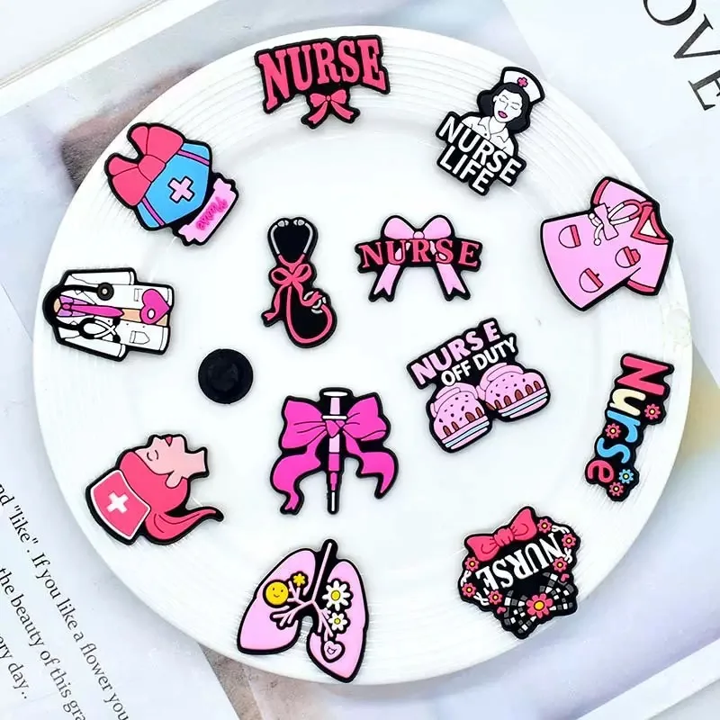 13 Stück Cartoon Krankenschwester Off Duty Bogen Hut Internationaler Krankenschwestern Tag PVC Schuhdekorationen Schnalle Knopf Clog DIY Armbänder Charms – Detail 1