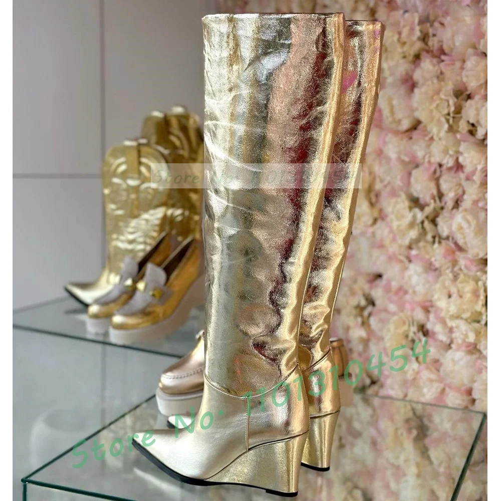 Botas largas de cuña metálica para mujer, zapatos de vestir con punta puntiaguda brillante, color dorado y blanco, tacones altos, ropa de calle, Invierno