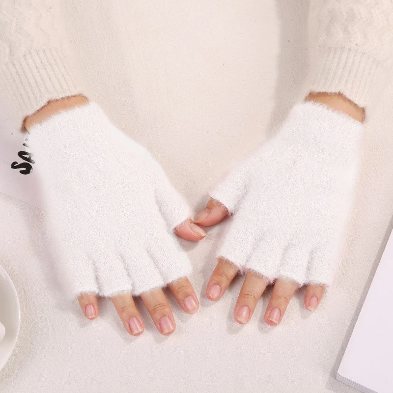 Autumn and winter warm half finger gloves, suitable for office writing gloves with exposed finger design and flexible operation