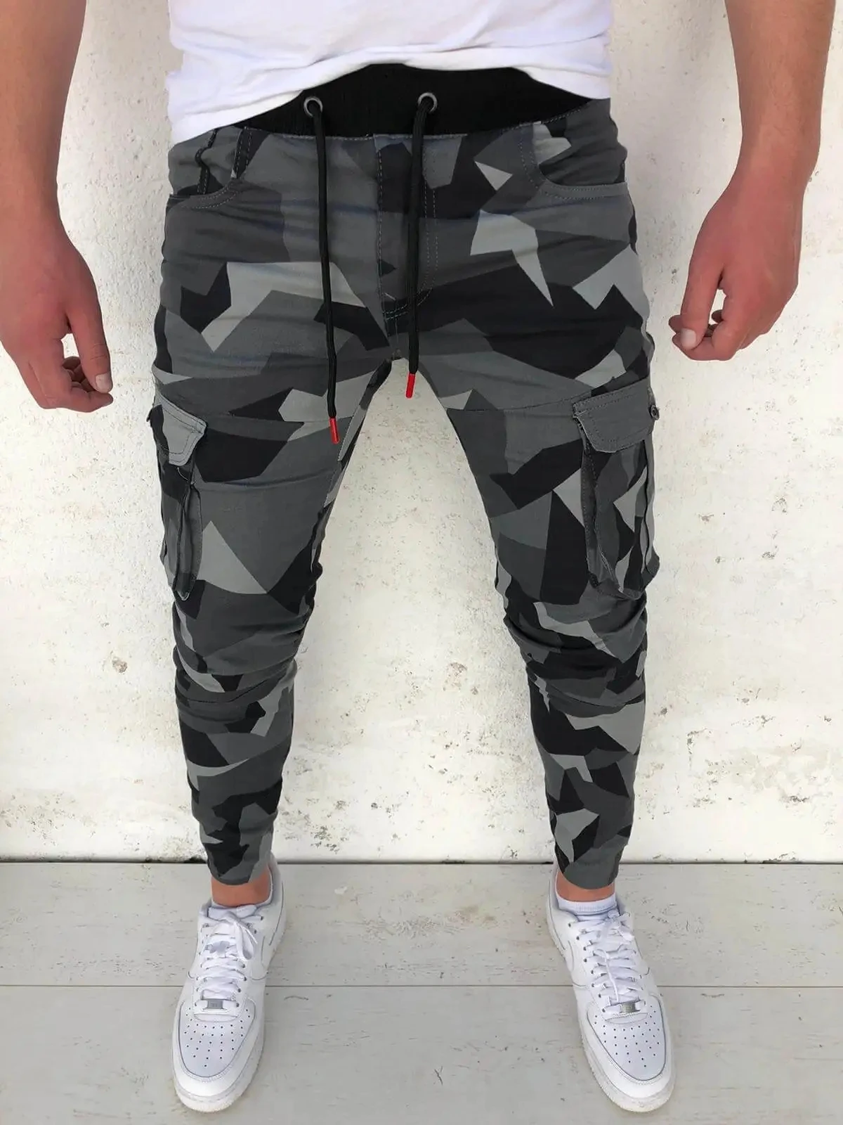 Men Quick Dry Sweatpants Camouflage Sports Pants Slim Elastic Multi-Pocket Cargo Pants Men's Fitness Running Training Trousers