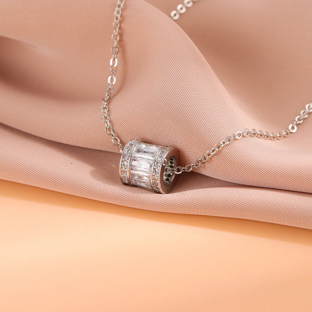 New Fashion 925 Sterling Silver Jewelry Round Ball Simple Exquisite Female Wild Crystal Clavicle Chain Pendant Necklaces  XL059