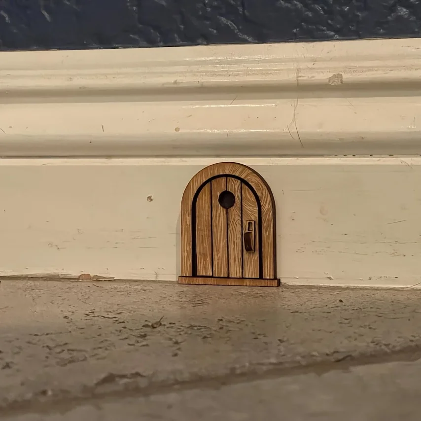 Handgefertigte Holz-Mausloch-Türdekoration – Retro-Stil – Holzmaserung – Wandkunst, einfache Installation, Innen-/Außendekoration für Zuhause – Detail 5