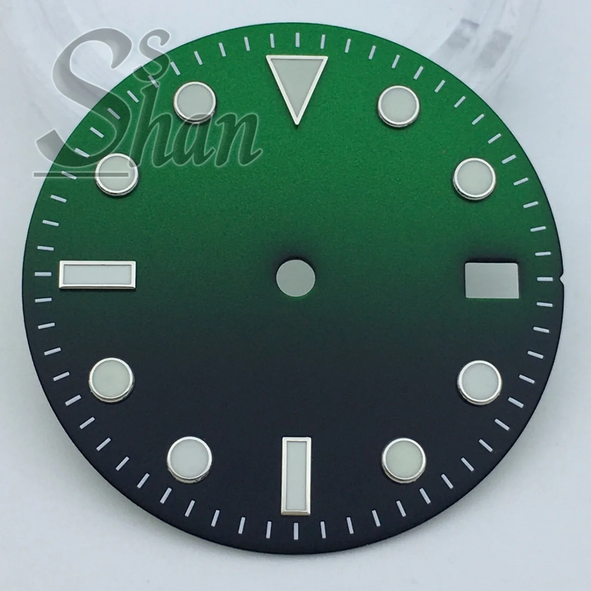 

High-quality 29mm gradient dial with C3 green luminescence is suitable for NH35 and NH36 movement watch modification accessories