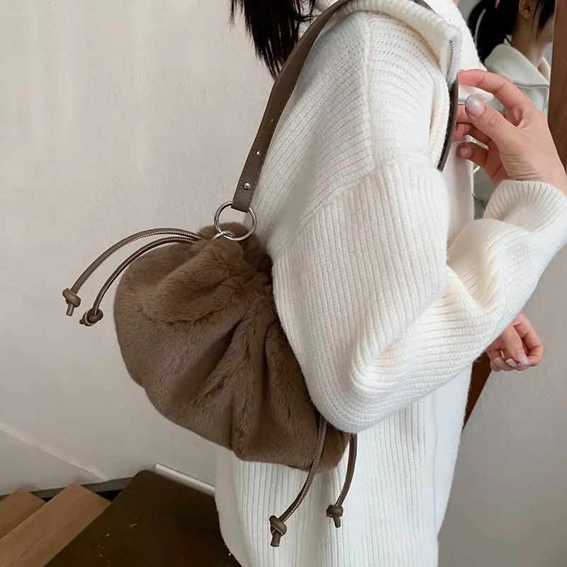 

2024 Autumn Winter Plush Cloud Handbags Vintage Fashion Khaki Brown Black Soft Tote Shoulder Bag For Women Purse bolsos de mujer