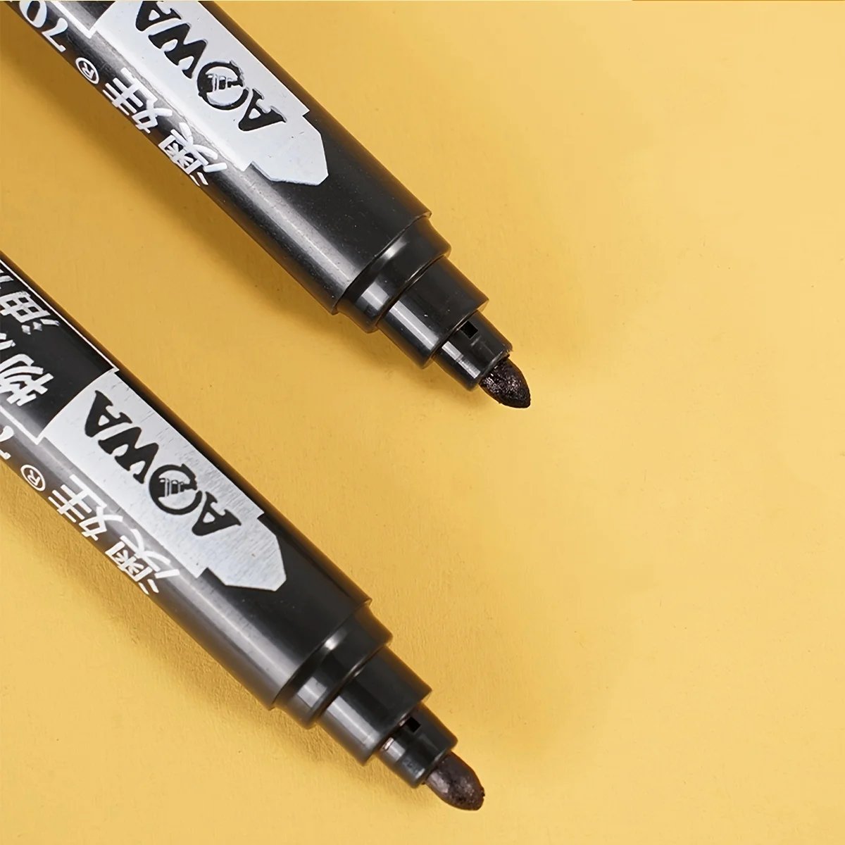 9/18pcs, Large Capacity Oil-Based Non-Fading Thick Tip, 2mm Fine Tip, for Multi-Purpose, Paper, Steel, Glass, Christmas Item