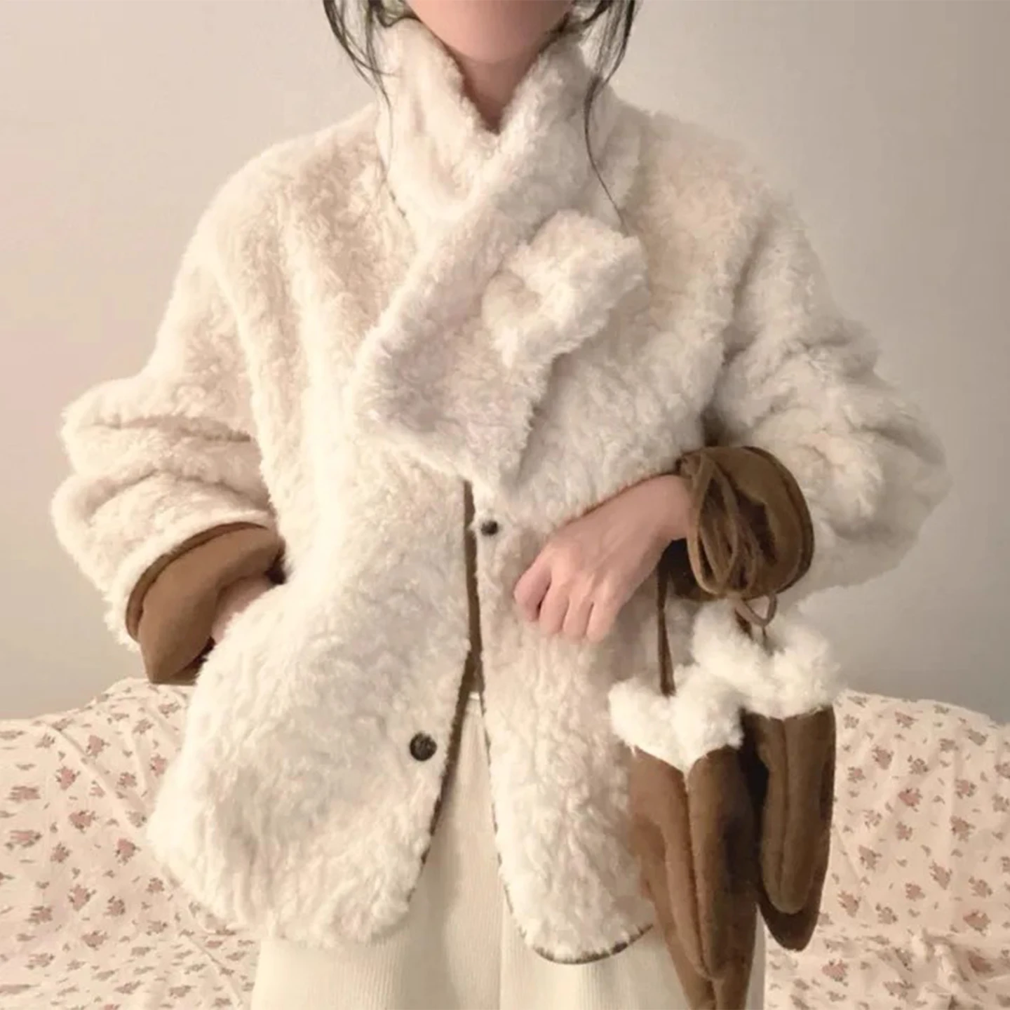 

Sli Versatile Warm Lamb Fur Jaet 2025 Winter New Retro Leather Fur Inteated Cotton Coat with Scarf Gloves