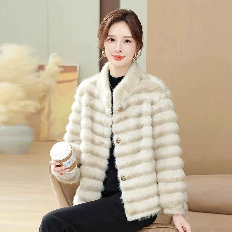 Thickened Elegant Light Luxury Fashionable Casual Winter Short Loose Plush Short Coat Slimming Internet Celebrity Women Outcoat