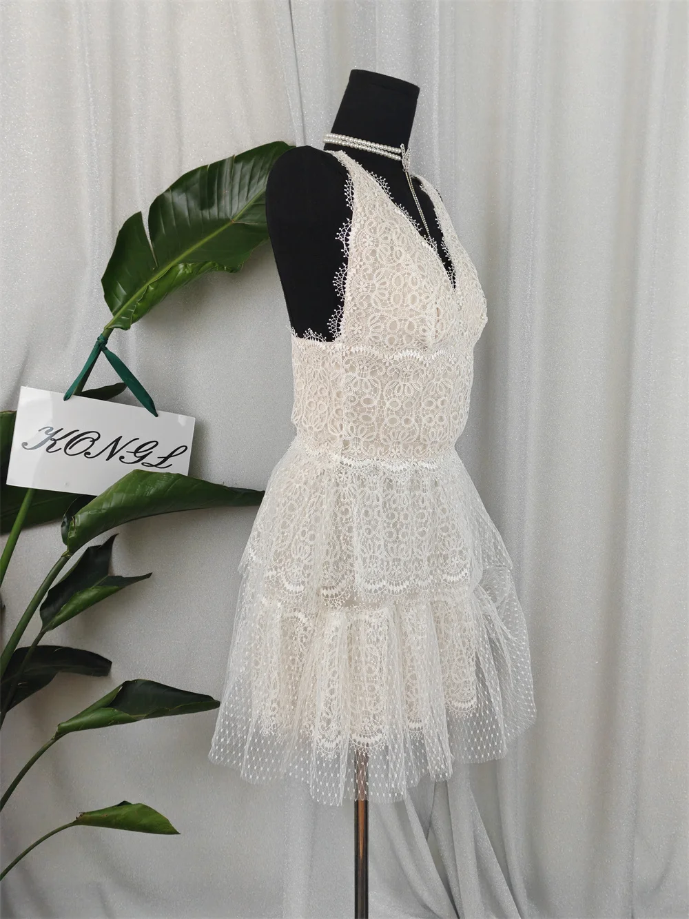 Vestido Sexy de encaje sin mangas con escote en V profundo para mujer, Vestido de cumpleaños Beige, diseño 2021, vestidos elegantes de celebridades, Vestido de noche para discoteca