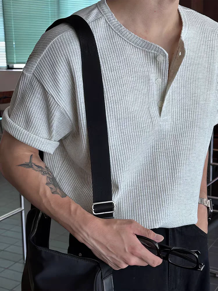 

Loose Fit American Sle Wfle Texture Henry irt Casual ort Sve T-irt with Button Collar Split Leisure Workwear Pol...