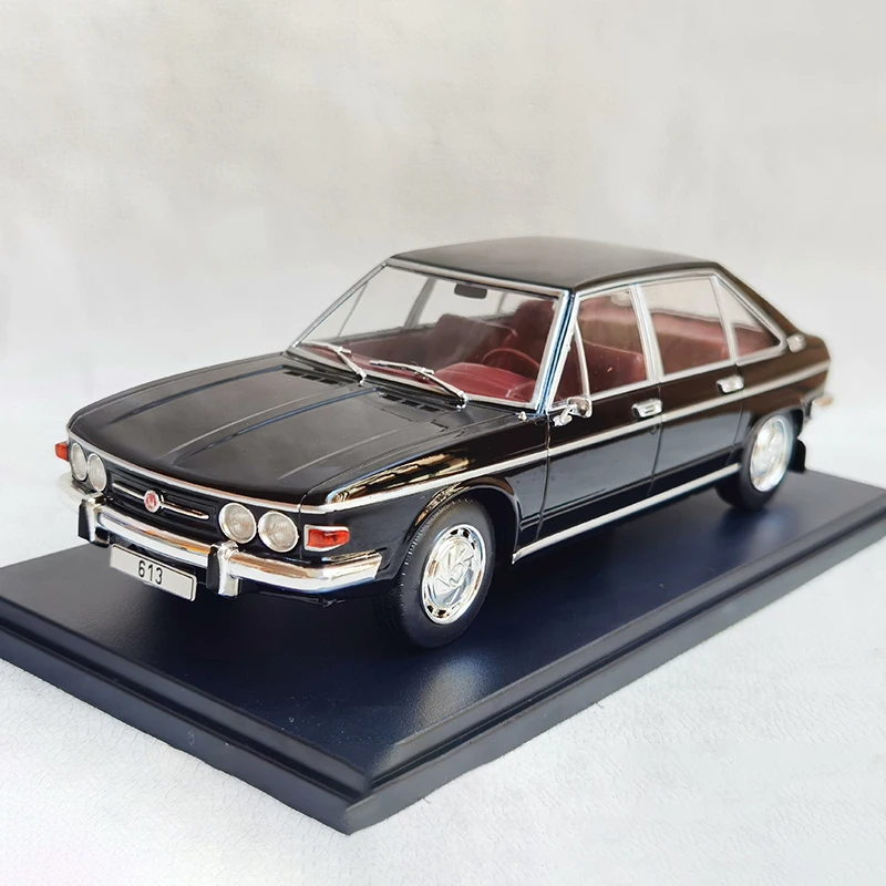 1:24 Scale TATRA 613 Car Alloy Simulation Car Model Diecast Toy Collectible Ornaments