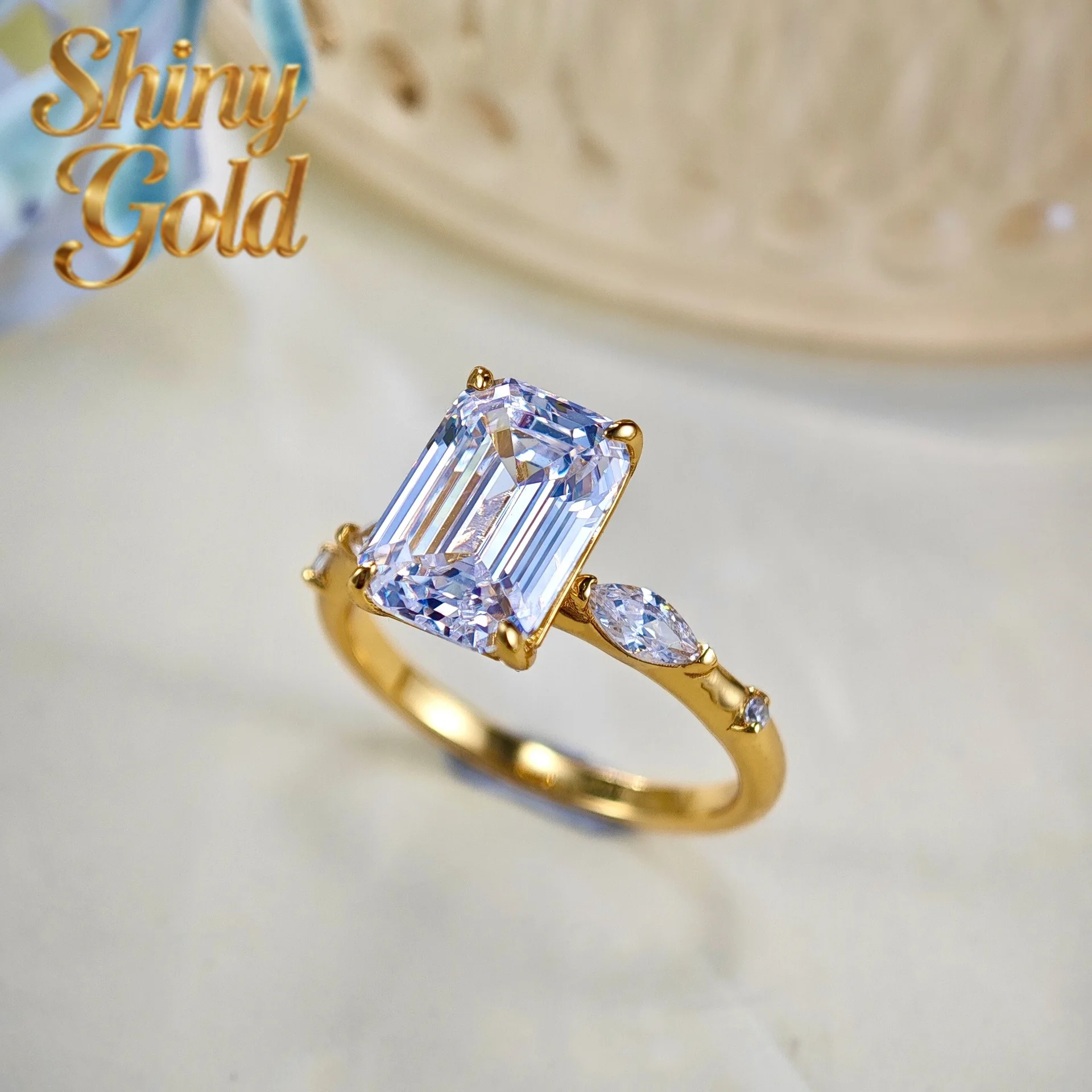 

ShinyGold Luxury 100% Real 18k Gold Real Gold Women's Emerald Cut Moissanite Diamond Ring