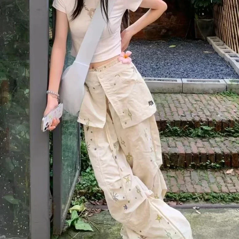 

Design sense detachable paratroopers pants female early autumn thin spice girl graffiti stars two wear loose casual mop pants.