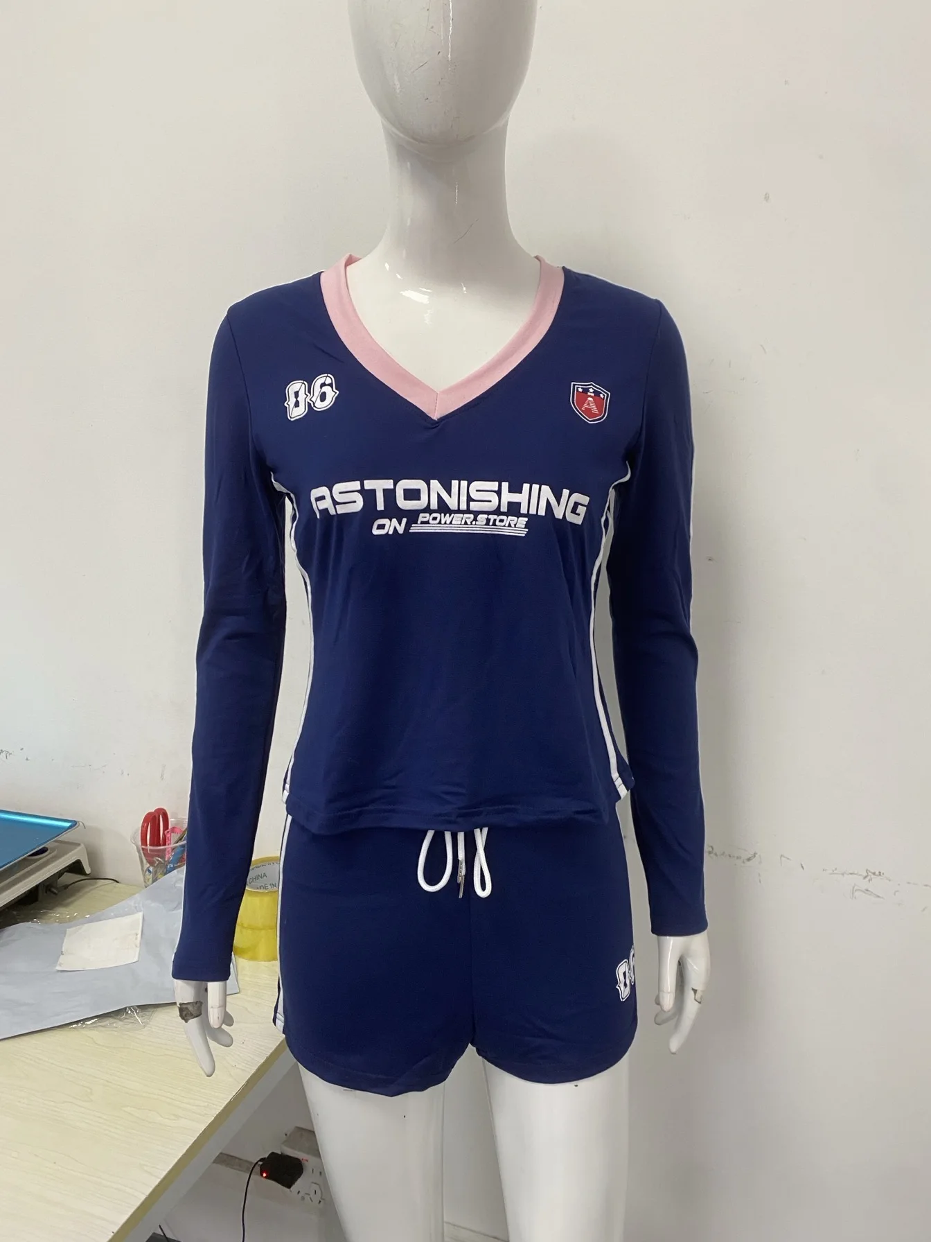 

Осенний новый модный уличный модный комплект с цифровым принтом, сексуальные узкие шорты с v-образным вырезом и высокой талией, спортивный стиль