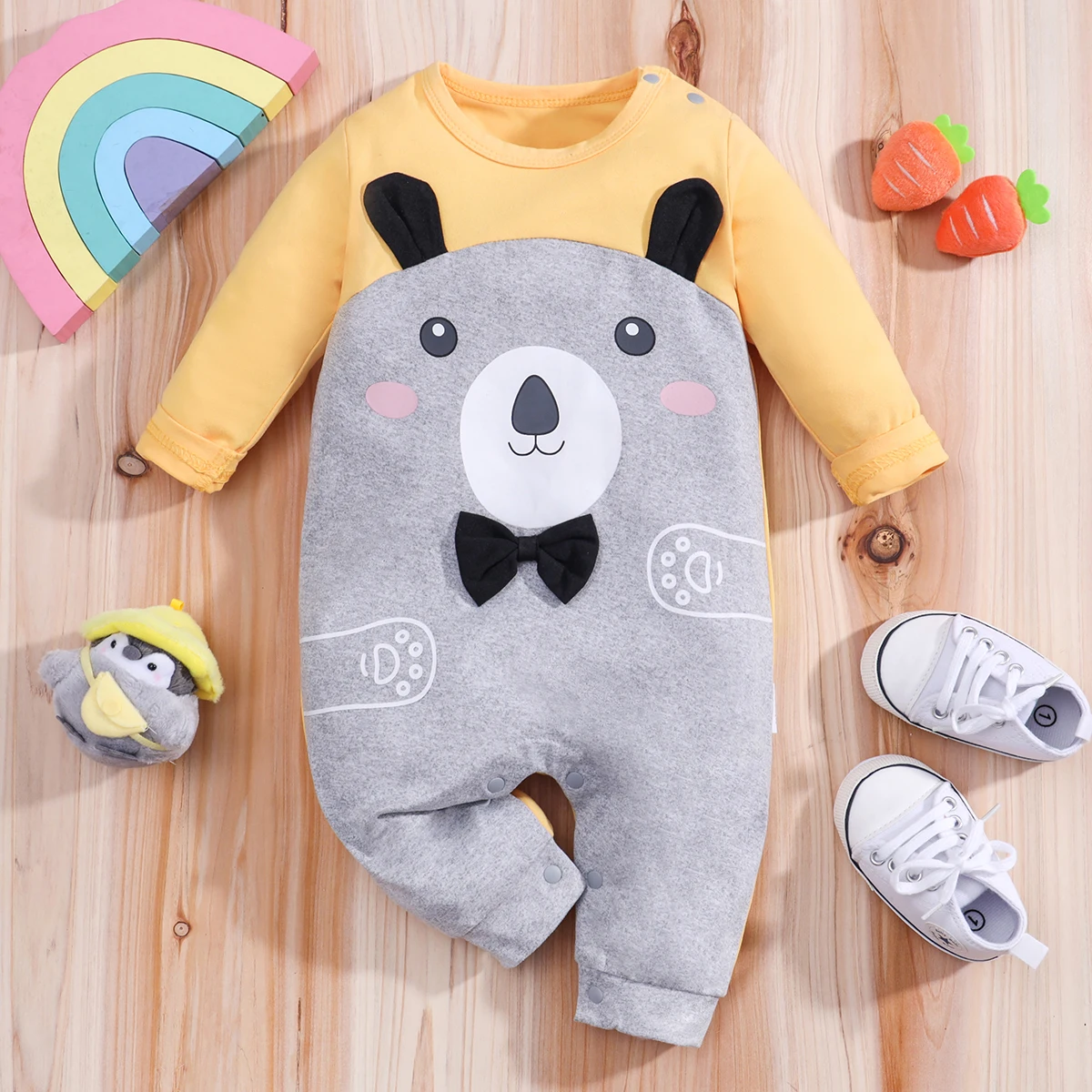 

Детский комбинезон IURNXB с длинным рукавом и бантом для новорожденных, повседневный наряд с принтом медведя из мультфильма, боди для маленьких мальчиков 0-18 месяцев