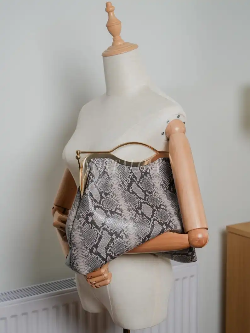 Lost in Vintage Embossed Snake Skin Pattern Leather Oversize Kiss Lock Clutch 34x28x10cm Especial Collection Large Purse Frame