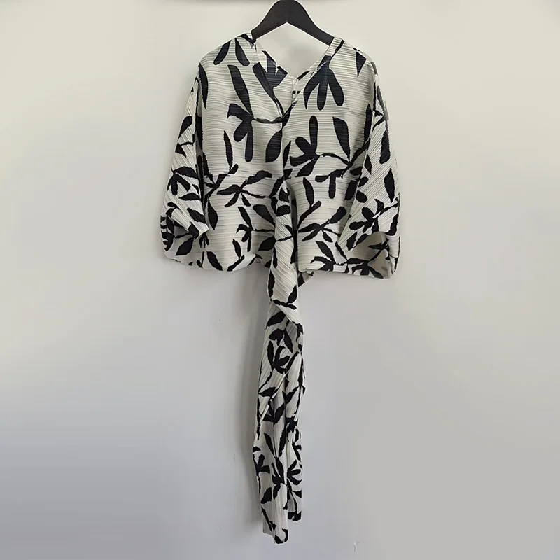 

Floral Pleated V-neck Dress 2023 Summer New Loose Large Size Pleated Dress Slim Foreign Style Dress