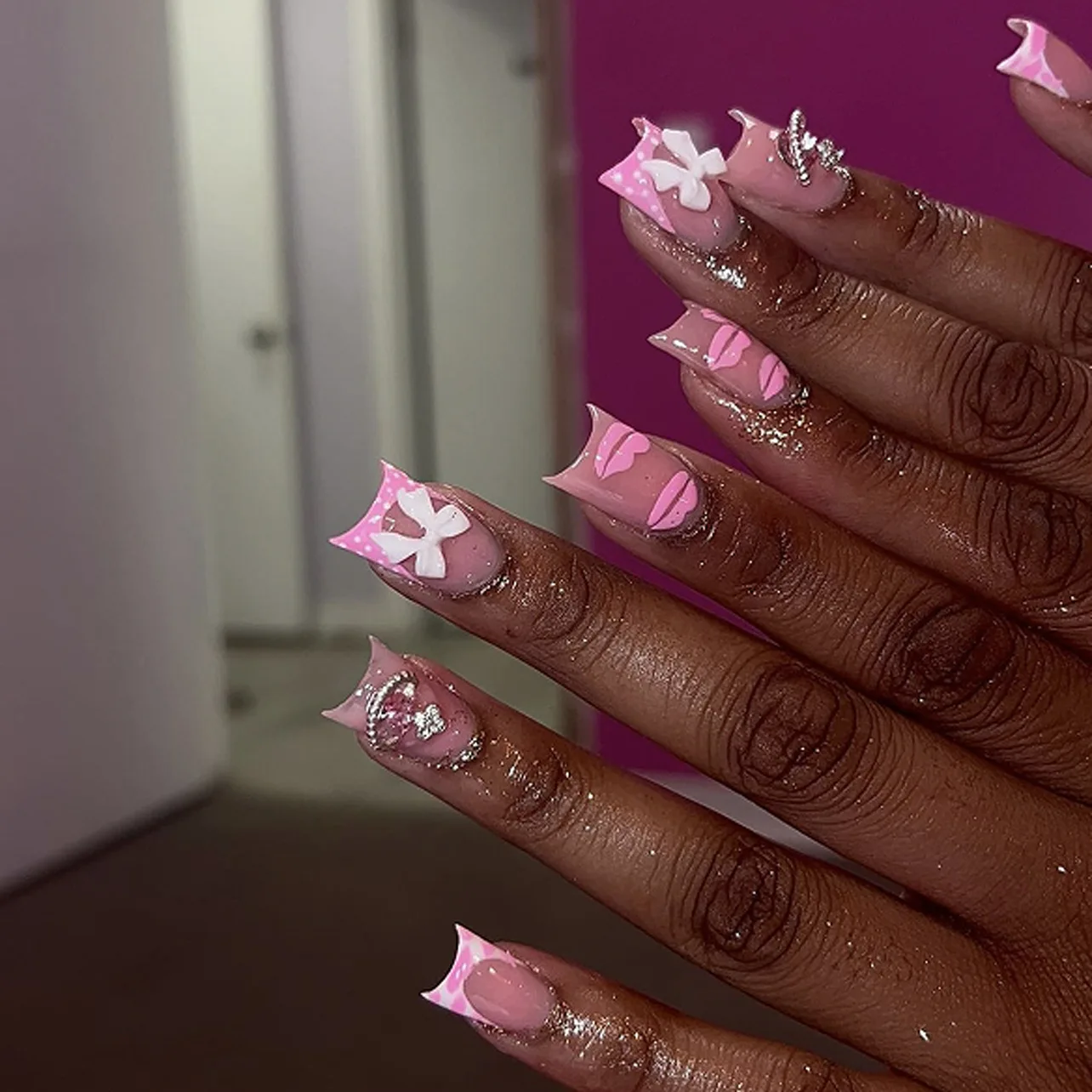 

24PCS Sweet Pink French Press on Nails Art 3D Bowknot with Lips Patterns Short Square Fake Nails for Women Detachable Fingertips