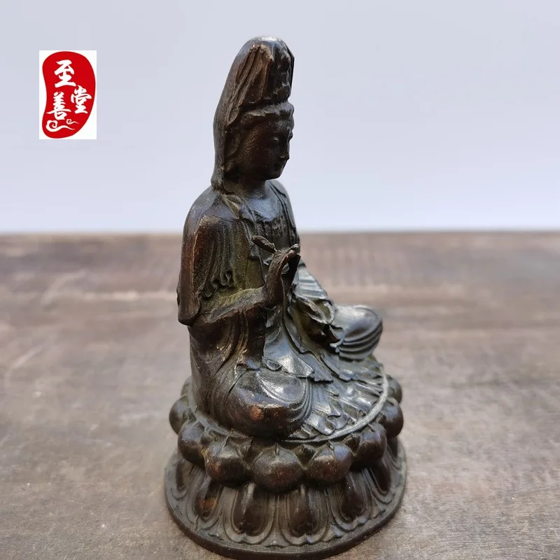 Antique-style alloy copper decorative piece for the living room, featuring a weathered finish and depicting the Goddess of Mercy