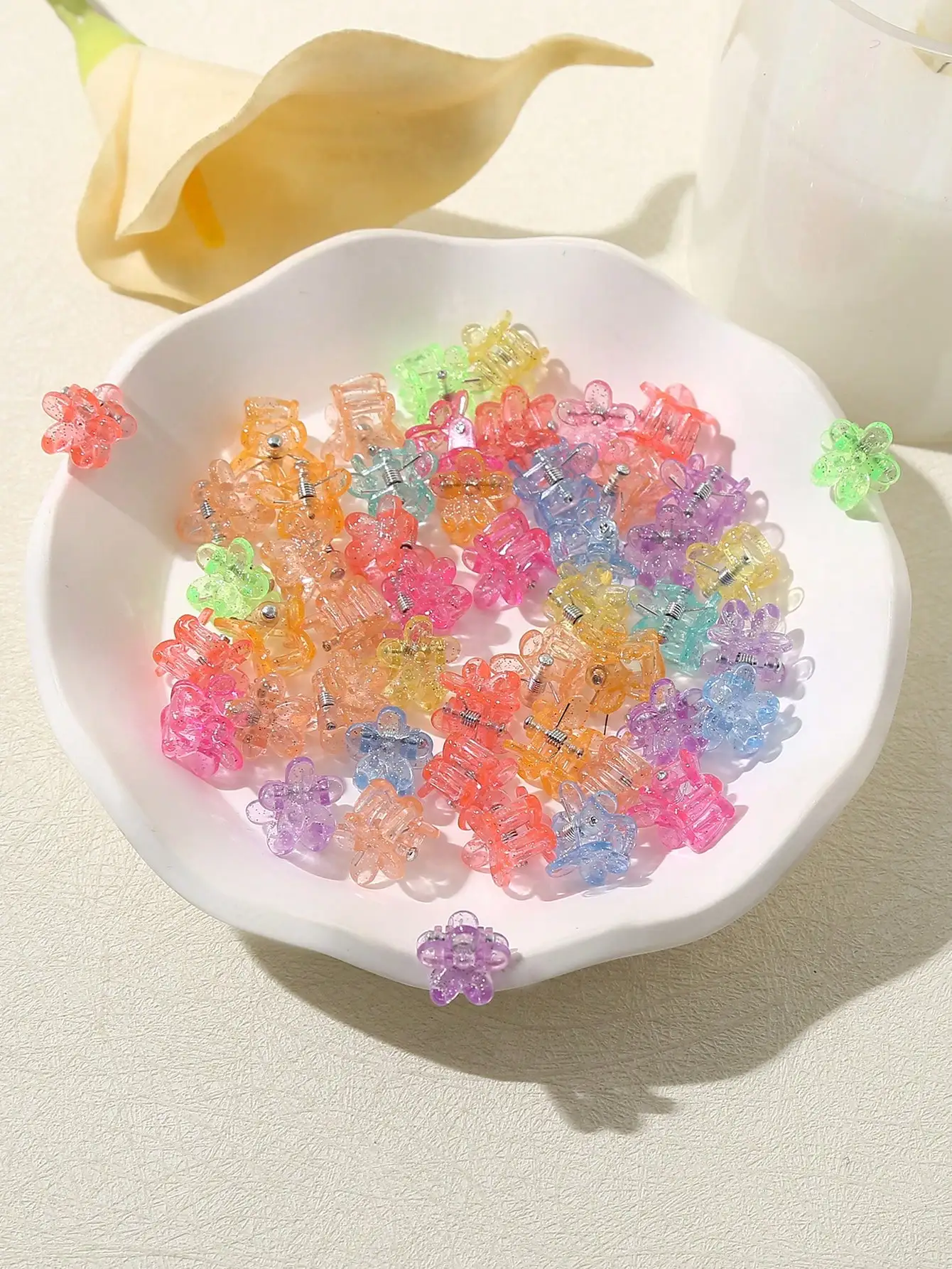 

50PCS Multicolored Mini Flower Hair Claw Clips Suitable For Various Braided Hairstyles (Random Color)