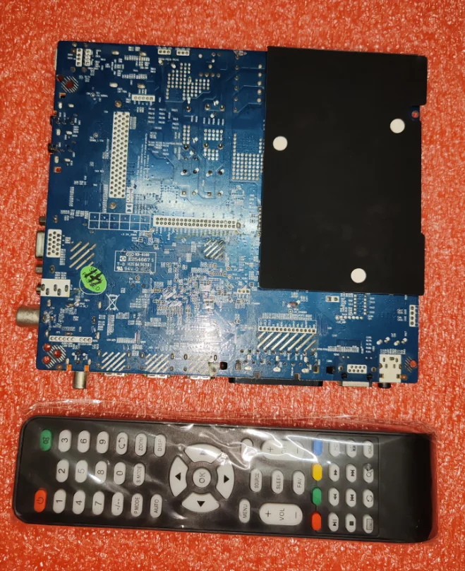 CV338H-T42   Test the physical photos of the network WiFi TV motherboard and send them together with the remote control view 4