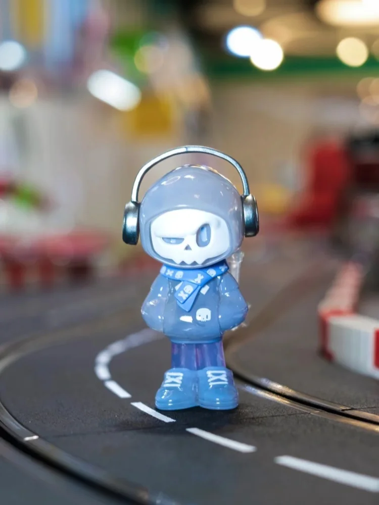 Nuovo autentico signor. Bone Mini V2 Blind Box Trendy Handmade Time Travel Series Cool Trendy Toys Modello da collezione Regali personalizzati