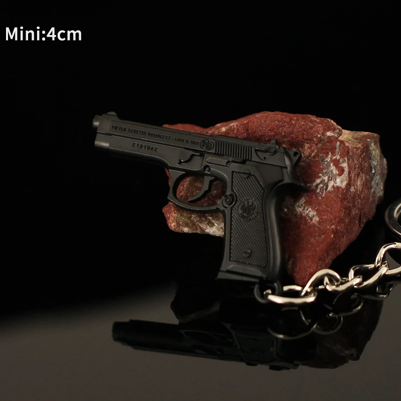 Hot 1:5 Berettas 92F Metal Gun Keychain Glock 1911 Pistol Weapon Model Toy Miniature Alloy Collection Adult Pendant Holiday Gift