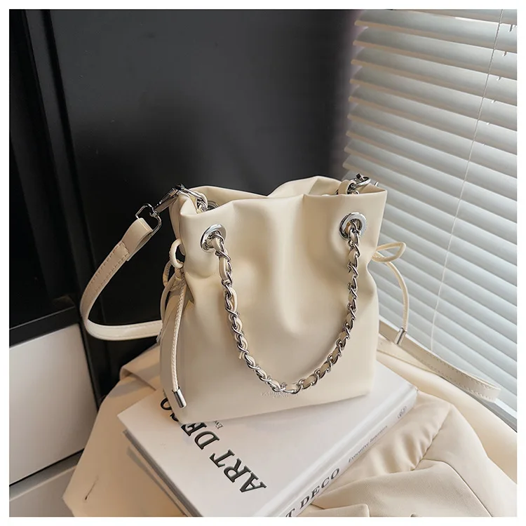 

Elegant Chain Strap Shoulder Bag 2025 New for Women, Fashionable Bucket Crossbody Purse, Spacious Casual Bag for All Occasions