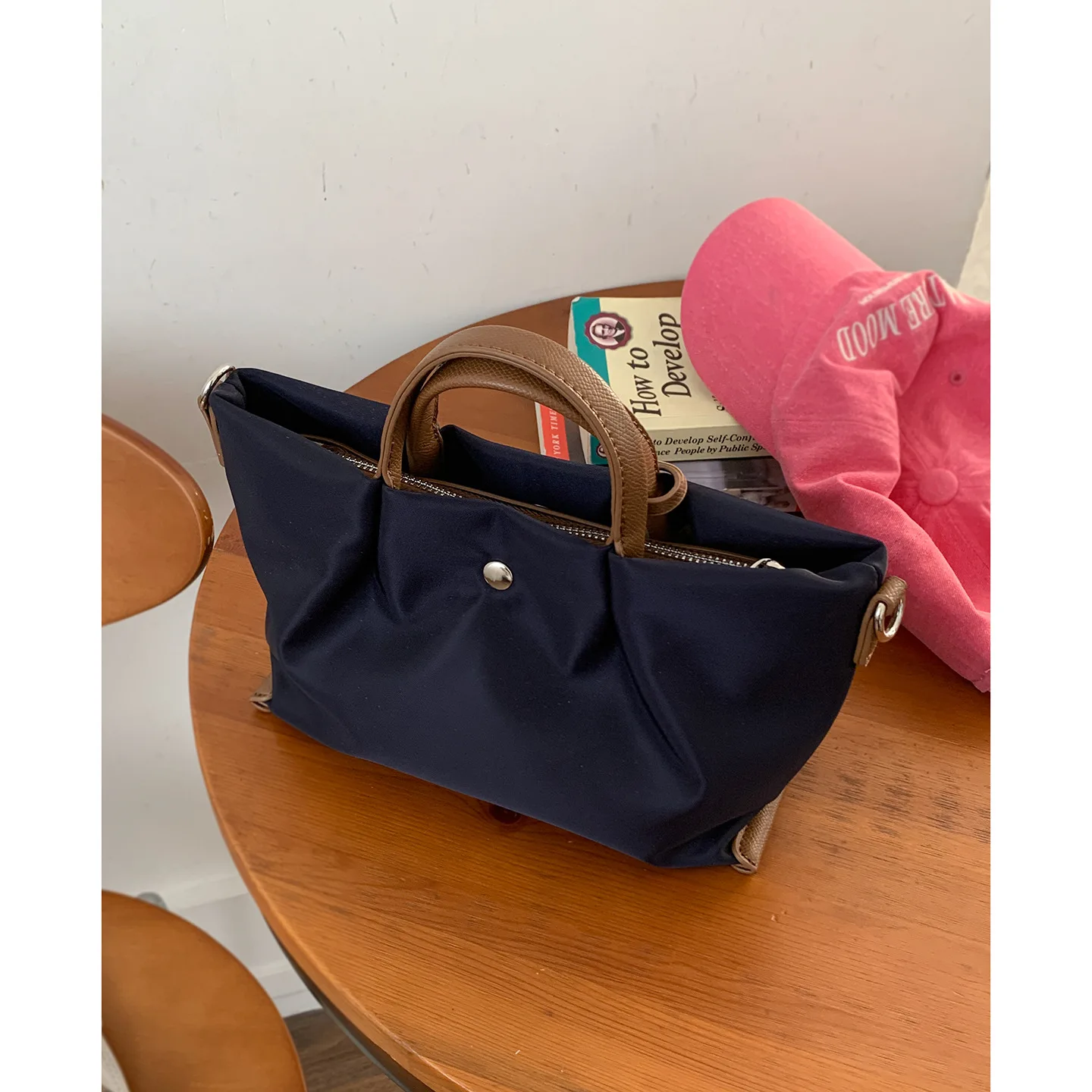 Niche texture women's handbag 2026 new contrasting color tote bag simple and versatile shoulder messenger bag