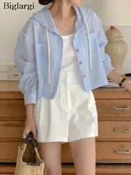 Camisa a rayas con capucha para mujer, abrigo informal de manga larga, blusas de estilo coreano, holgado, moda de verano, 2023