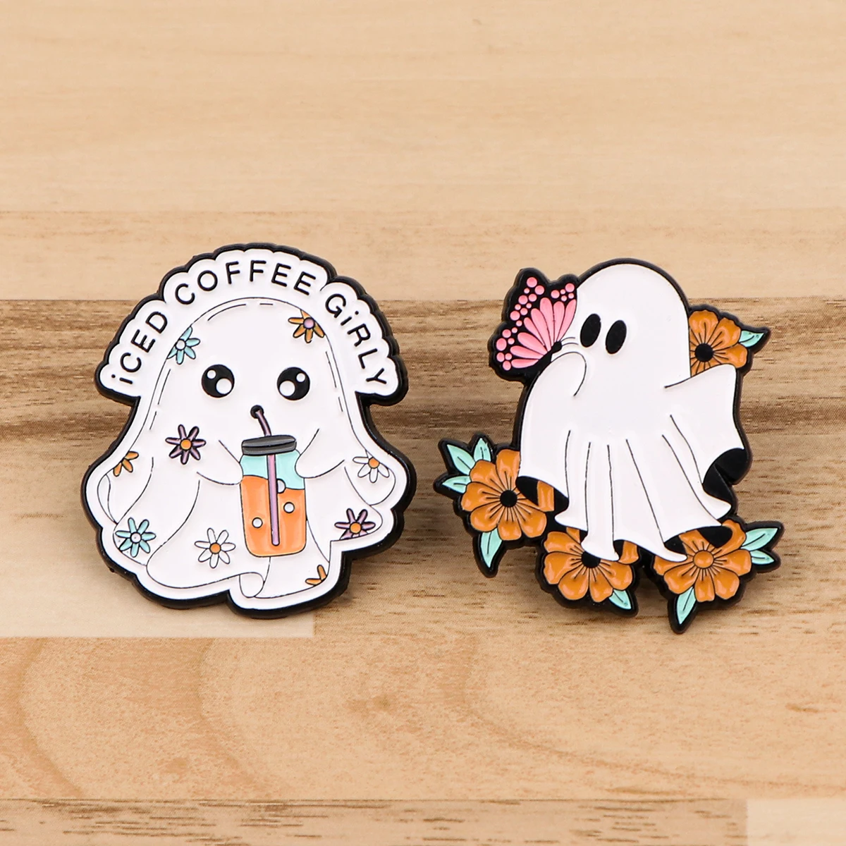 バックパック用のハロウィンゴーストラペルピン、バックパックのマンガブリーフケースバッジ、衣類用のブローチ、新しいファッションアクセサリー