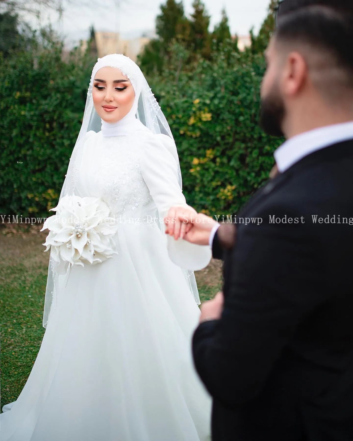 Muslim Wedding Dresses for Hijab Bride High Neck Long Flare Sleeve Sweep Train Appliques Beading Garden Bridal Gowns Customized