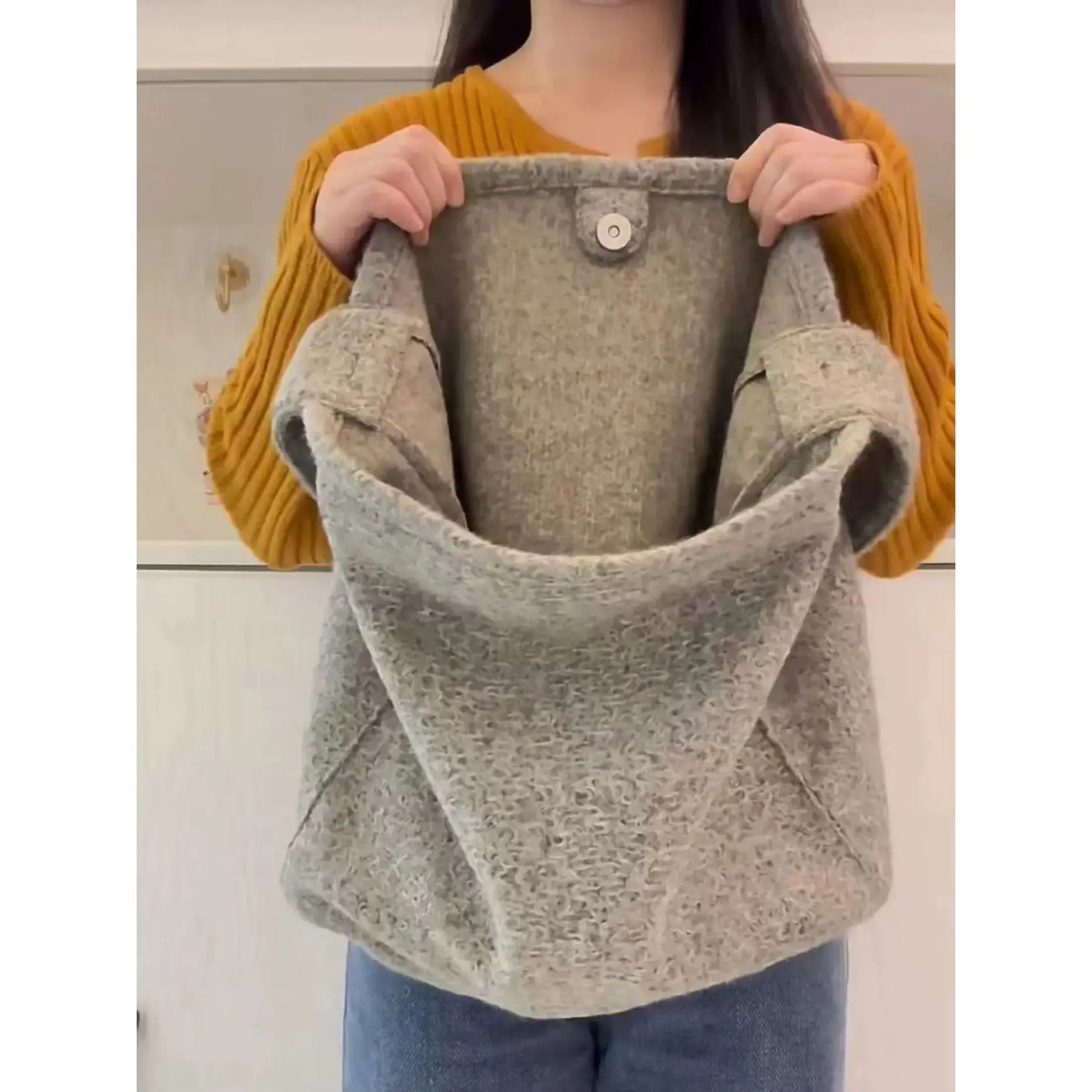 

2025 Autumn Winter New Woolen Large Capacity Commuting Shoulder Bag Casual Versatile Tote Bags for Women