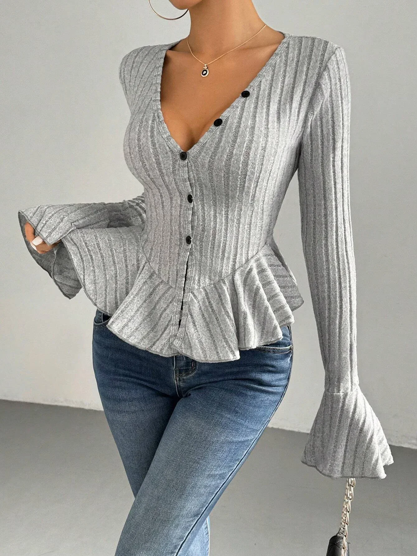 

2025 Women's Elegant Plain Screw Thread Long Flare Sleeve V-Neck Layered Button Basics Blouses Autumn Blouses