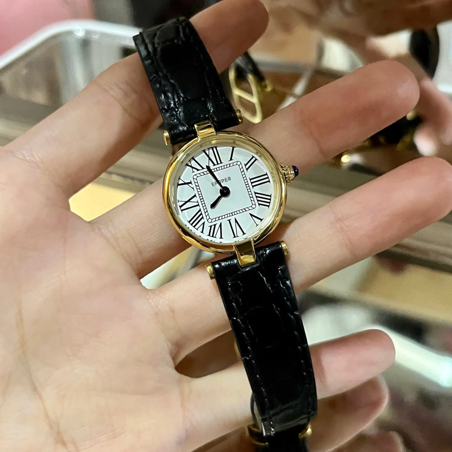 Women Quartz Watch Luxury Roman Numerals Number Dial Reloj Vintage Diamond Inlay Simple Clock Ladies Leather Strap Wristwatch