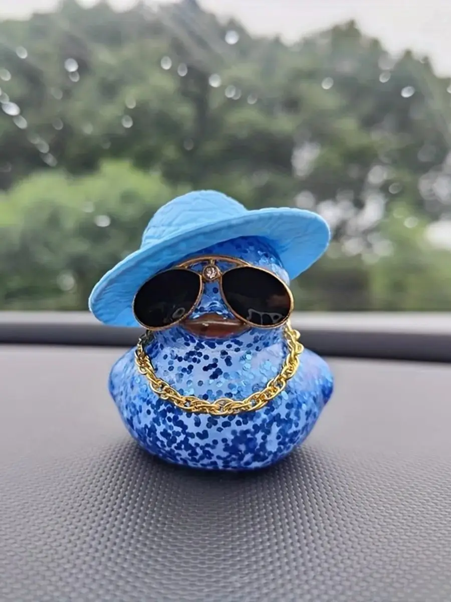 Décoration de voiture en viande de canard bleu froid, 1 pièce, décoration de rétroviseur, décoration d'ornement de voiture de canard de chapeau bleu, cadeau de vacances